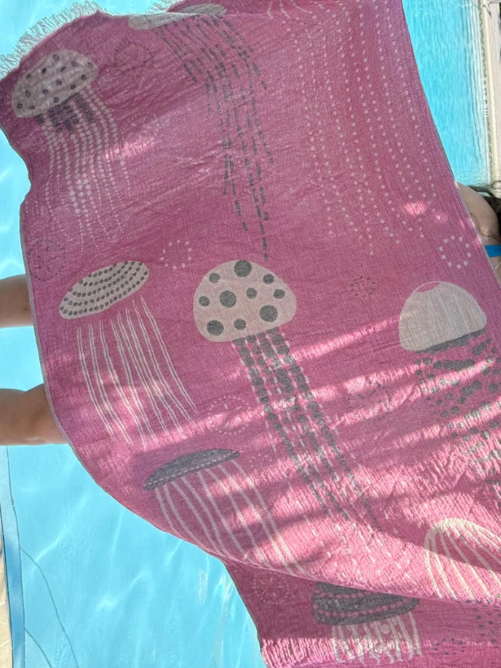 Pink Jellyfish Woven XL Beach Towel Throw Long New With Tags Gray Pink White NEW